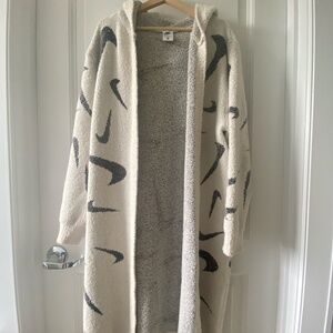 Nike Robe